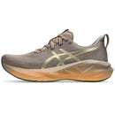 Tênis Asics Novablast 5 Luxe Masculino Marrom