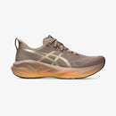 Tênis Asics Novablast 5 Luxe Masculino Marrom