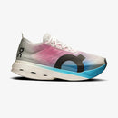 Tênis On Running Cloudboom Strike Feminino Branco-Rosa