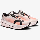 Tênis On Running Cloudboom Volt Feminino Laranja-Branco